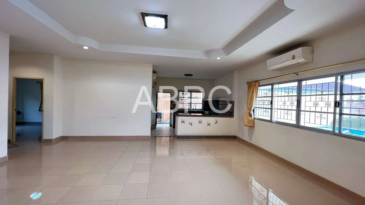 3 Bedrooms 2 Bathrooms in East Pattaya photo 4