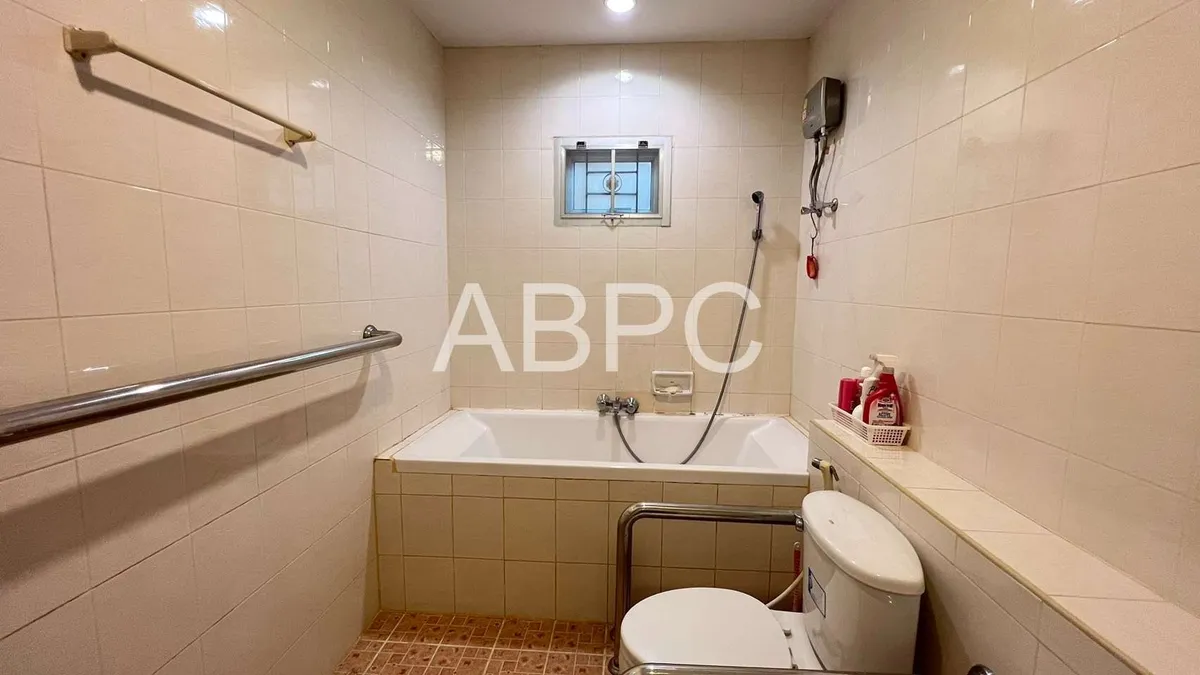 3 Bedrooms 2 Bathrooms in East Pattaya photo 8