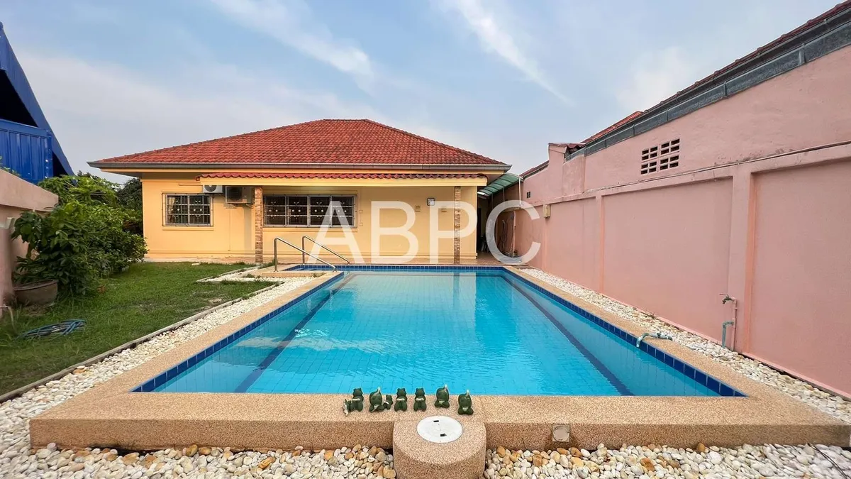 3 Bedrooms 2 Bathrooms in East Pattaya photo 9