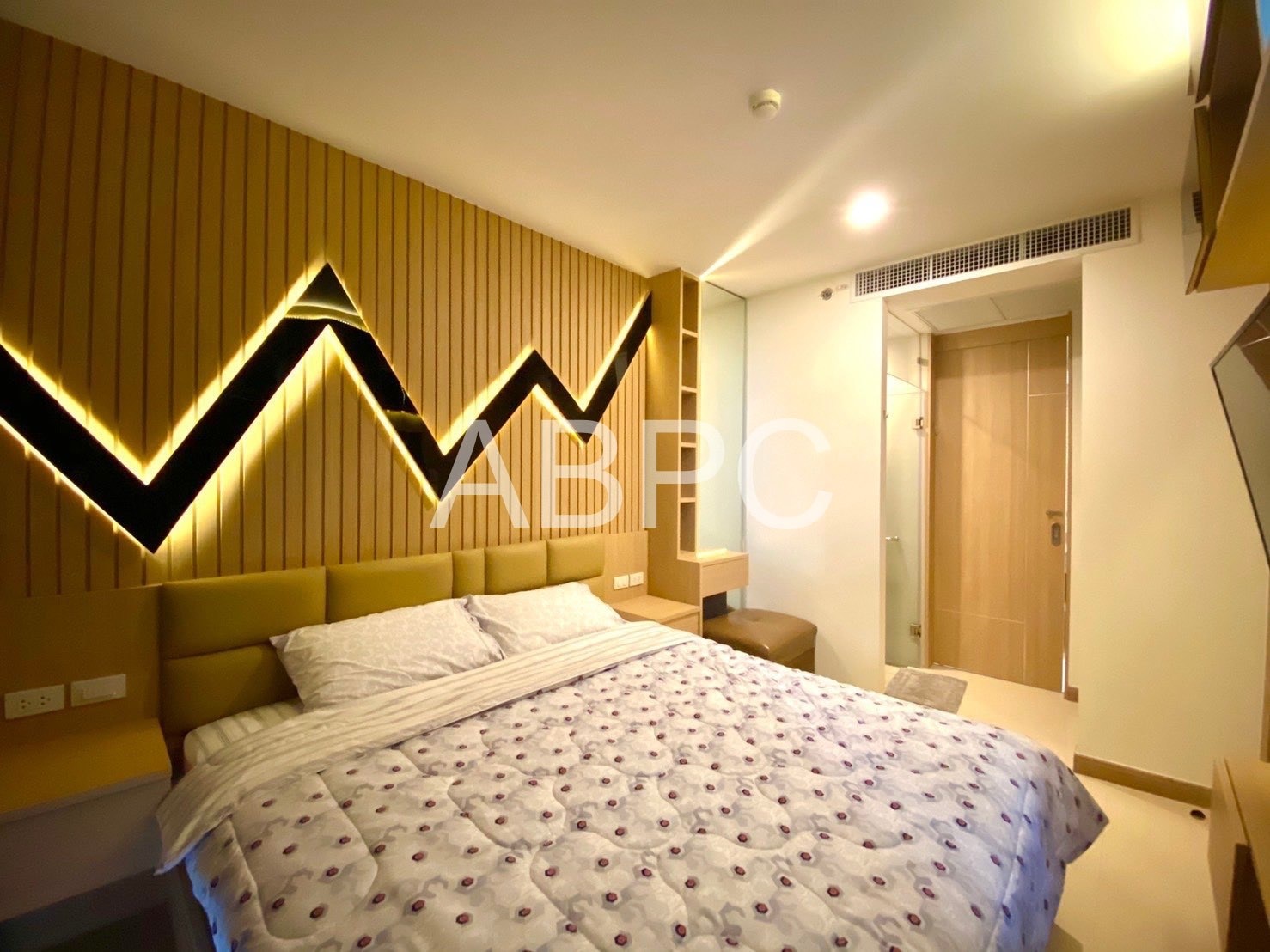 Ocean View Condo For Sale and Rent in Jomtien - The Riviera Jomtien photo 11