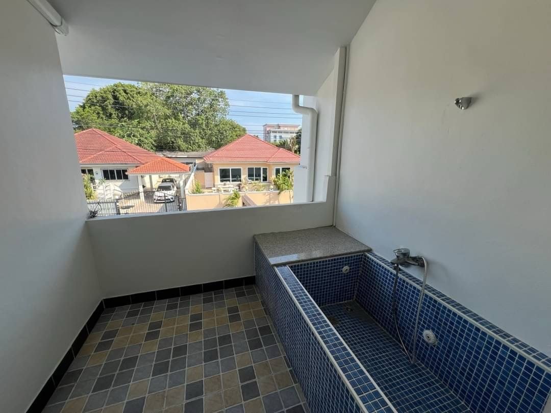 7 Bed 8 Bath Pool Villa In Jomtien photo 23