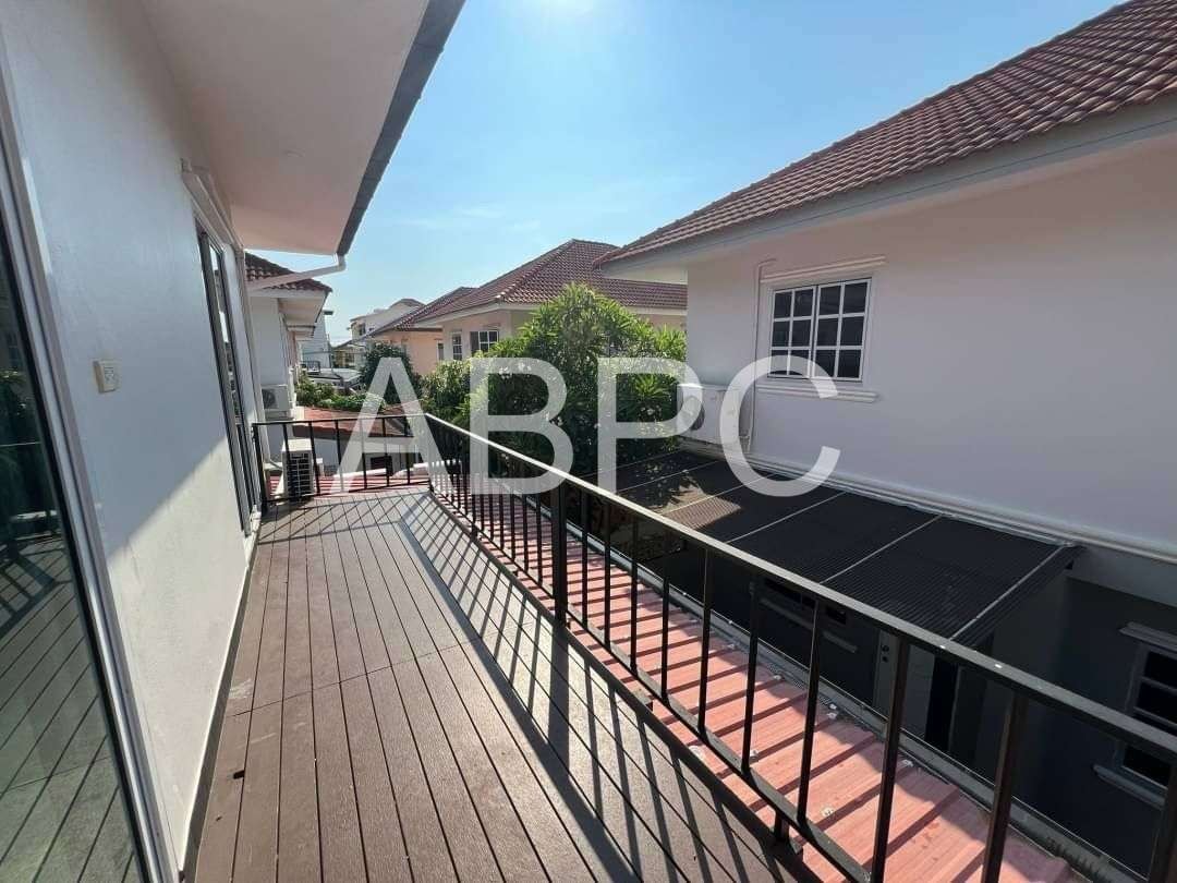 7 Bed 8 Bath Pool Villa In Jomtien photo 15
