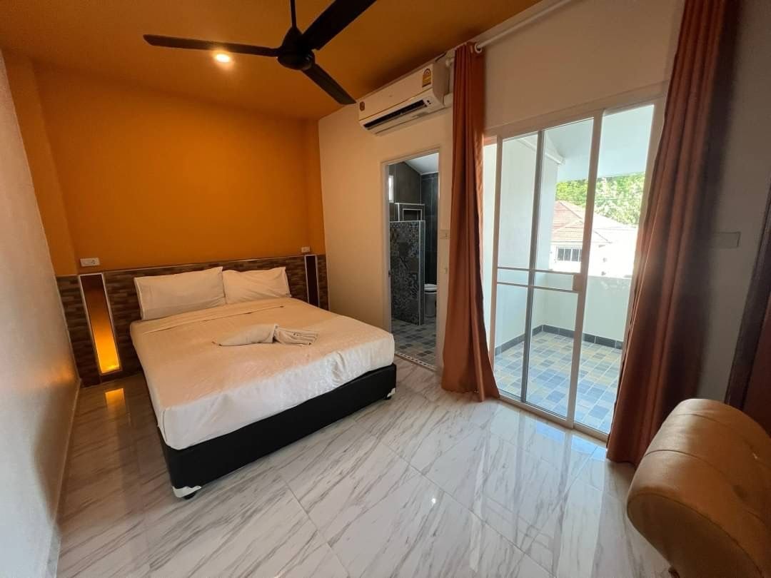 7 Bed 8 Bath Pool Villa In Jomtien photo 22
