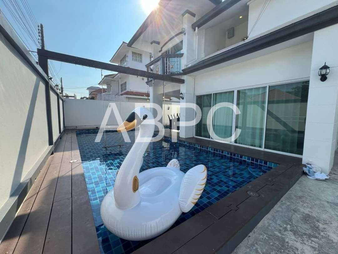 7 Bed 8 Bath Pool Villa In Jomtien
