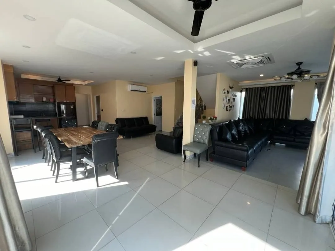 7 Bed 8 Bath Pool Villa In Jomtien photo 16