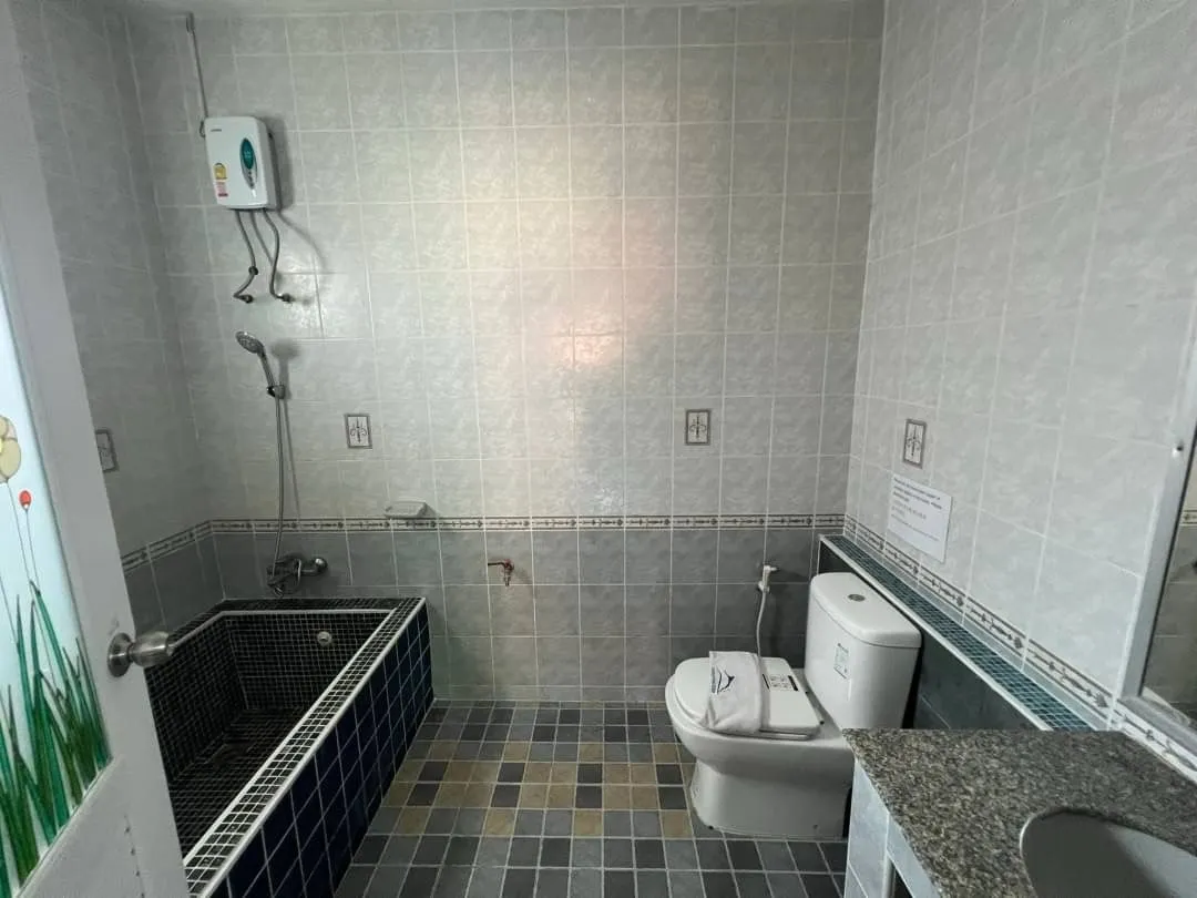 7 Bed 8 Bath Pool Villa In Jomtien photo 23