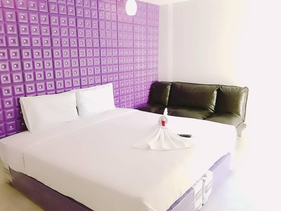 7 Bed 8 Bath Pool Villa In Jomtien photo 24