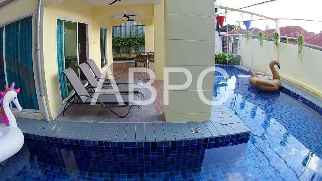 7 Bed 8 Bath Pool Villa In Jomtien