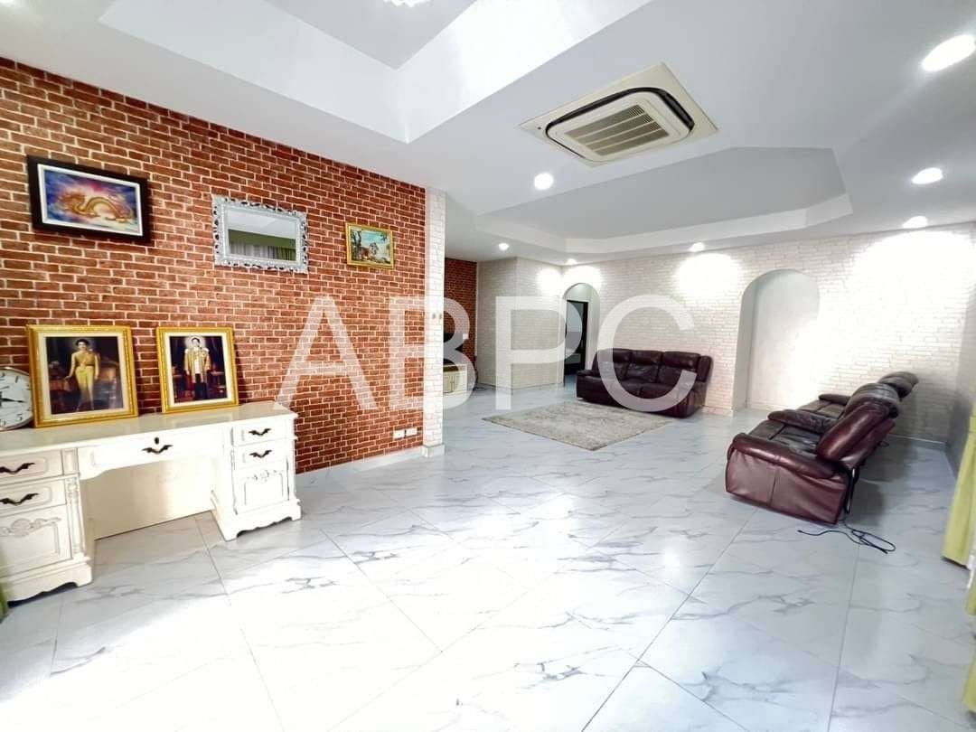 4 Bed 5 Bath Pool Villa In East Pattaya photo 12