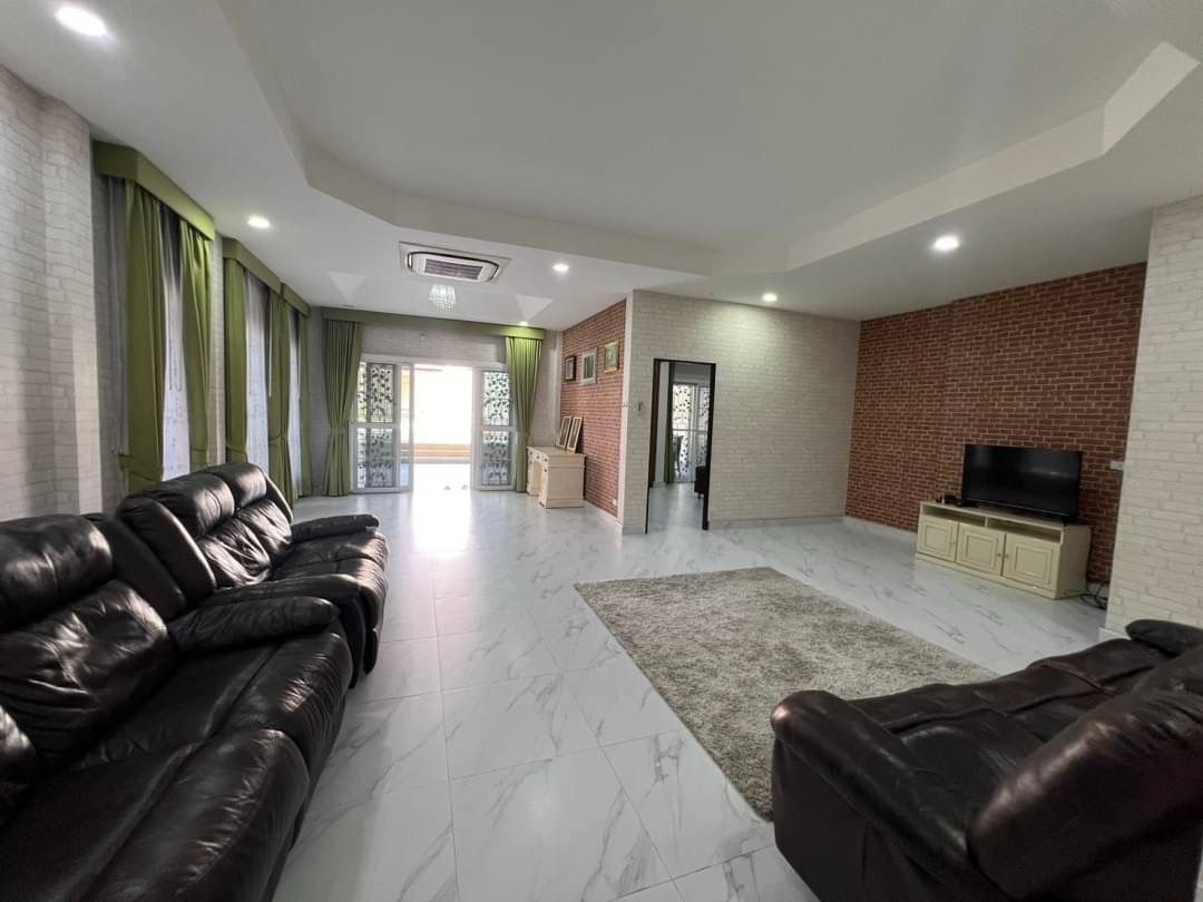 4 Bed 5 Bath Pool Villa In East Pattaya photo 18