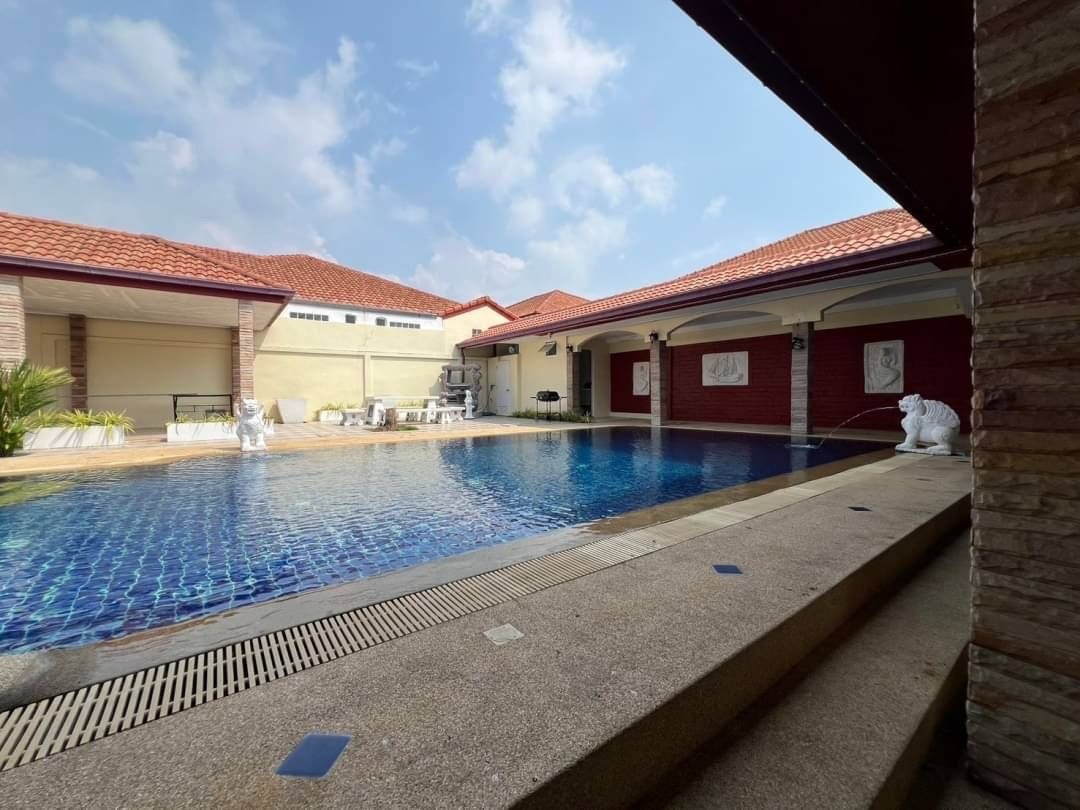4 Bed 5 Bath Pool Villa In East Pattaya photo 16