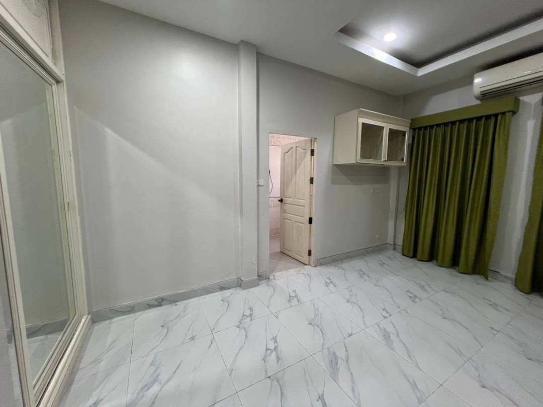 4 Bed 5 Bath Pool Villa In East Pattaya photo 27