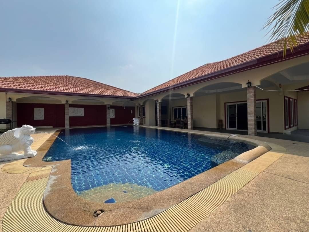 4 Bed 5 Bath Pool Villa In East Pattaya photo 17