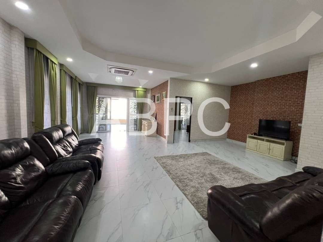 4 Bed 5 Bath Pool Villa In East Pattaya photo 11
