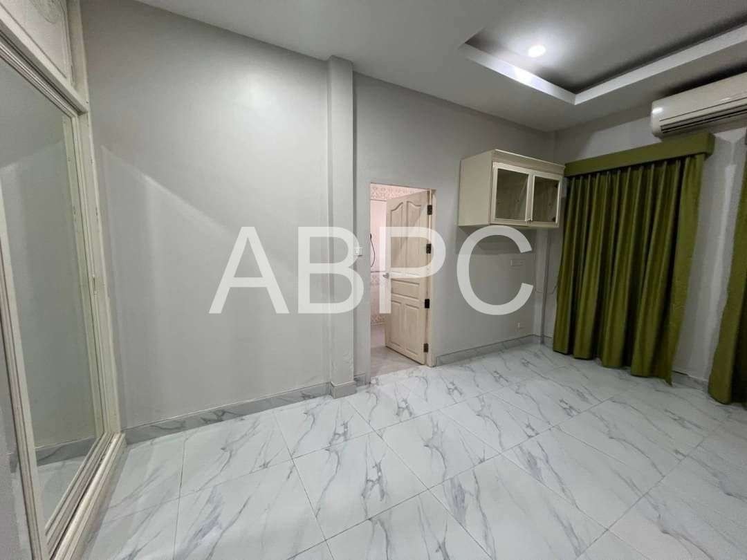 4 Bed 5 Bath Pool Villa In East Pattaya photo 9