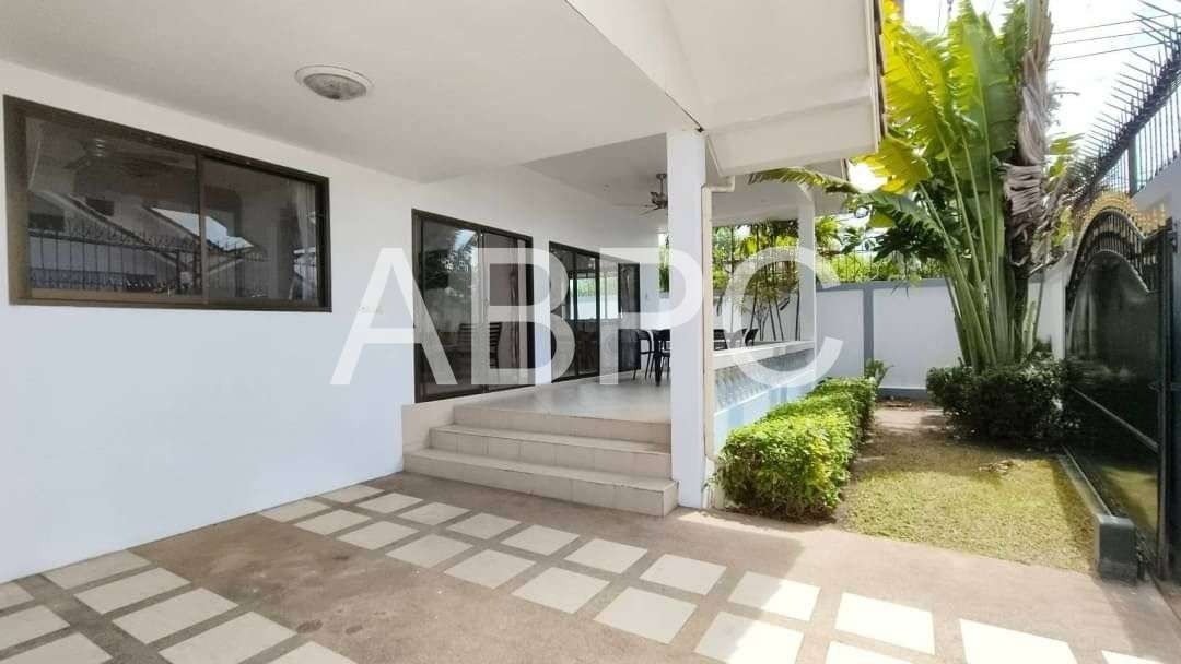 3 Bed 4 Bath Pool Villa In Jomtien photo 12