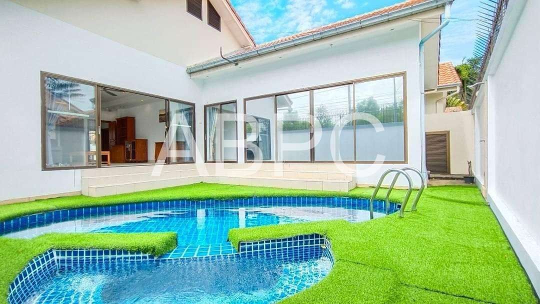 3 Bed 4 Bath Pool Villa In Jomtien