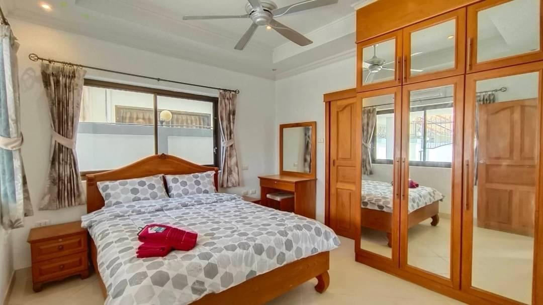 3 Bed 4 Bath Pool Villa In Jomtien photo 17