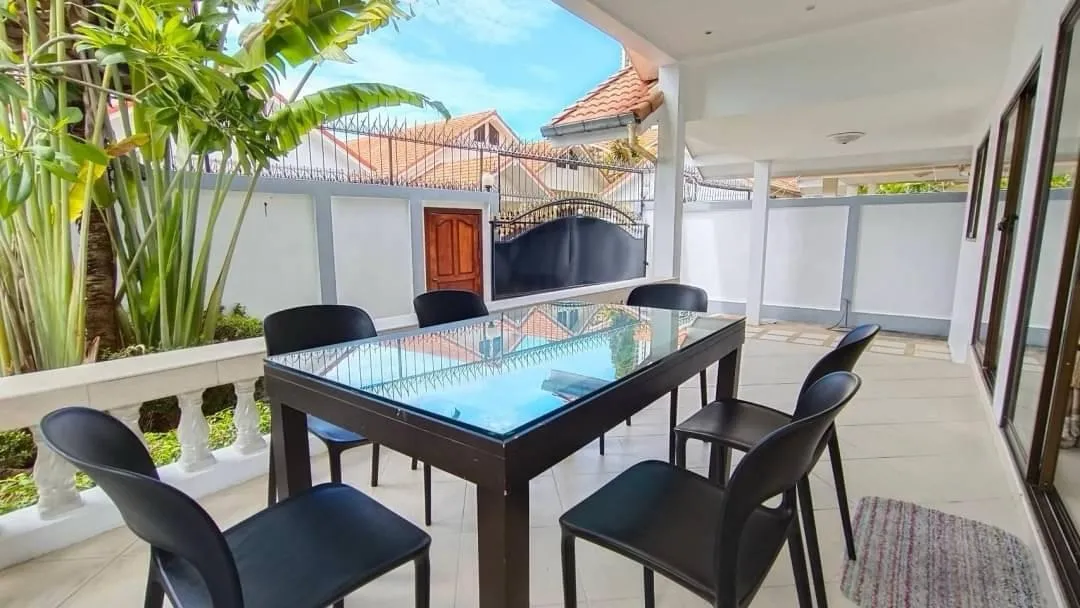 3 Bed 4 Bath Pool Villa In Jomtien photo 18