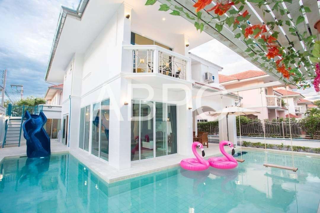 7 Bed 8 Bath Pool Villa In Jomtien