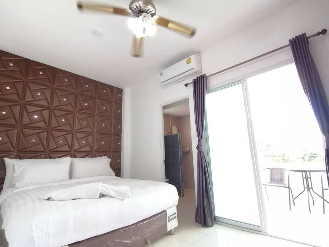 7 Bed 8 Bath Pool Villa In Jomtien photo 28