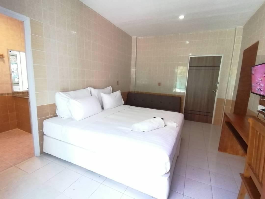 7 Bed 8 Bath Pool Villa In Jomtien photo 23