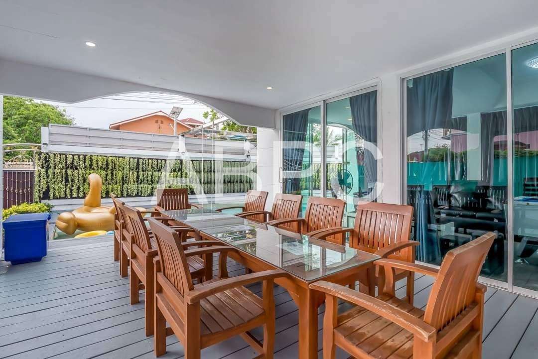 7 Bed 8 Bath Pool Villa In Jomtien photo 14