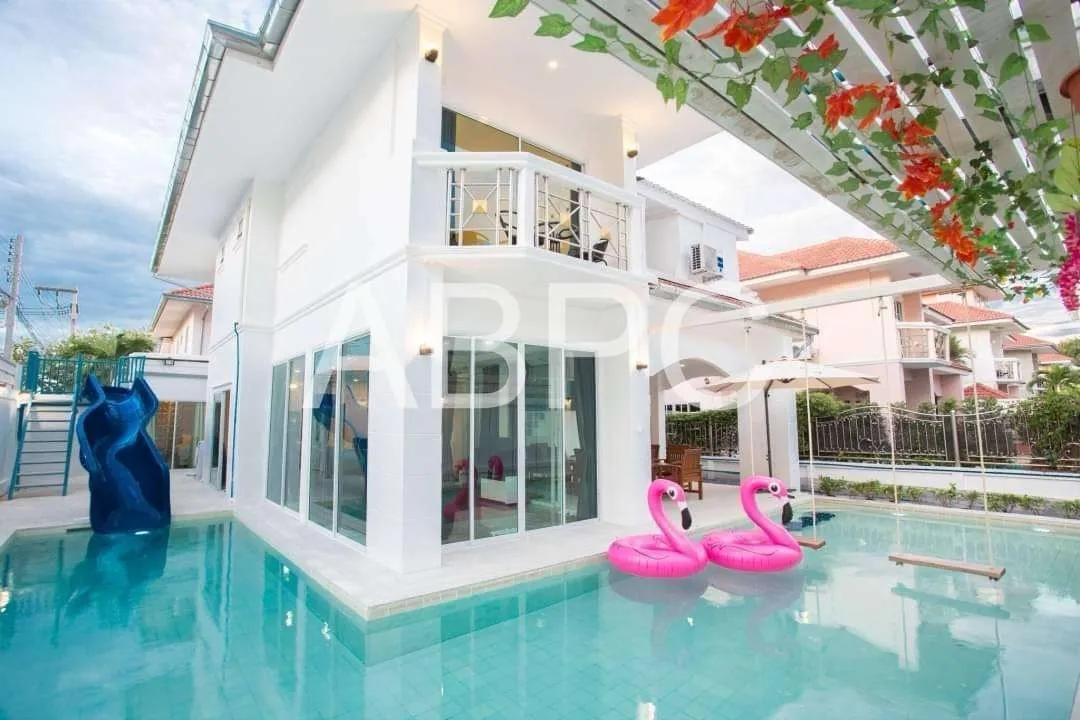 7 Bed 8 Bath Pool Villa In Jomtien