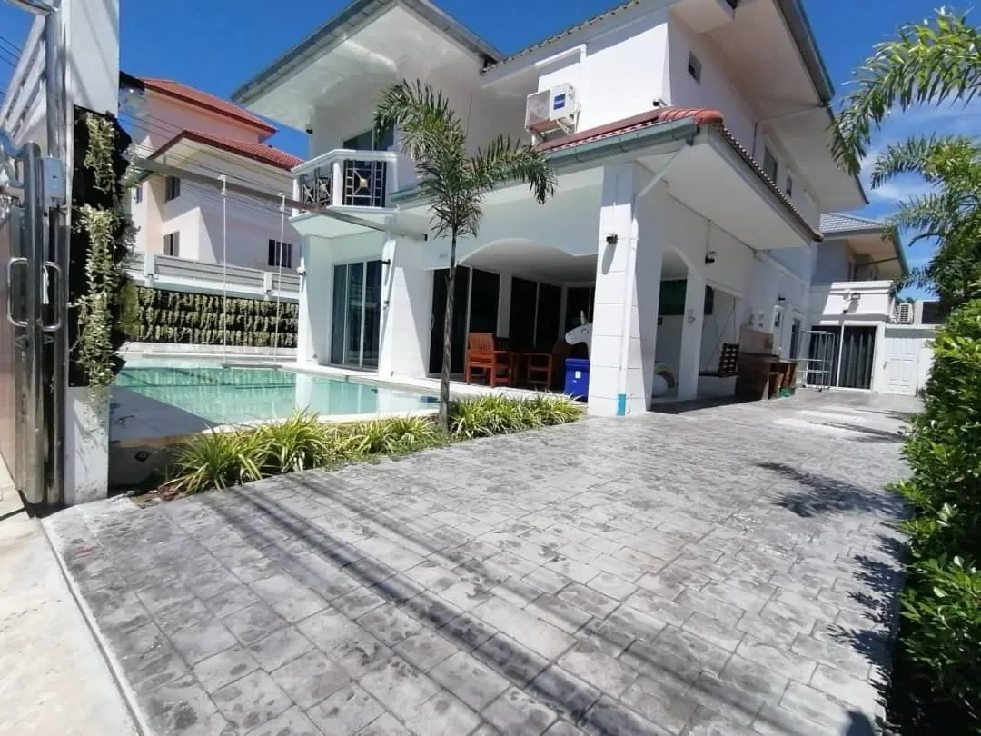 7 Bed 8 Bath Pool Villa In Jomtien photo 16
