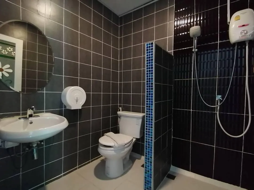7 Bed 8 Bath Pool Villa In Jomtien photo 23