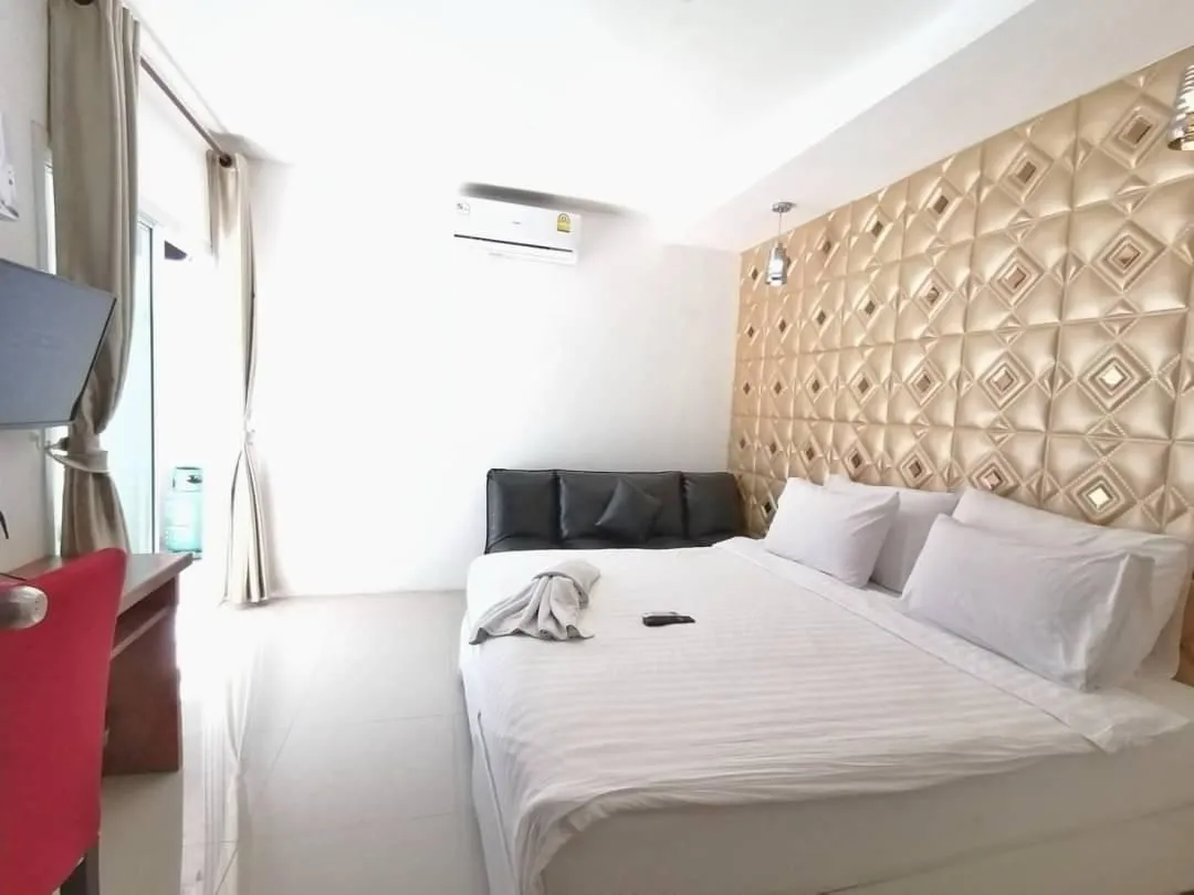 7 Bed 8 Bath Pool Villa In Jomtien photo 24
