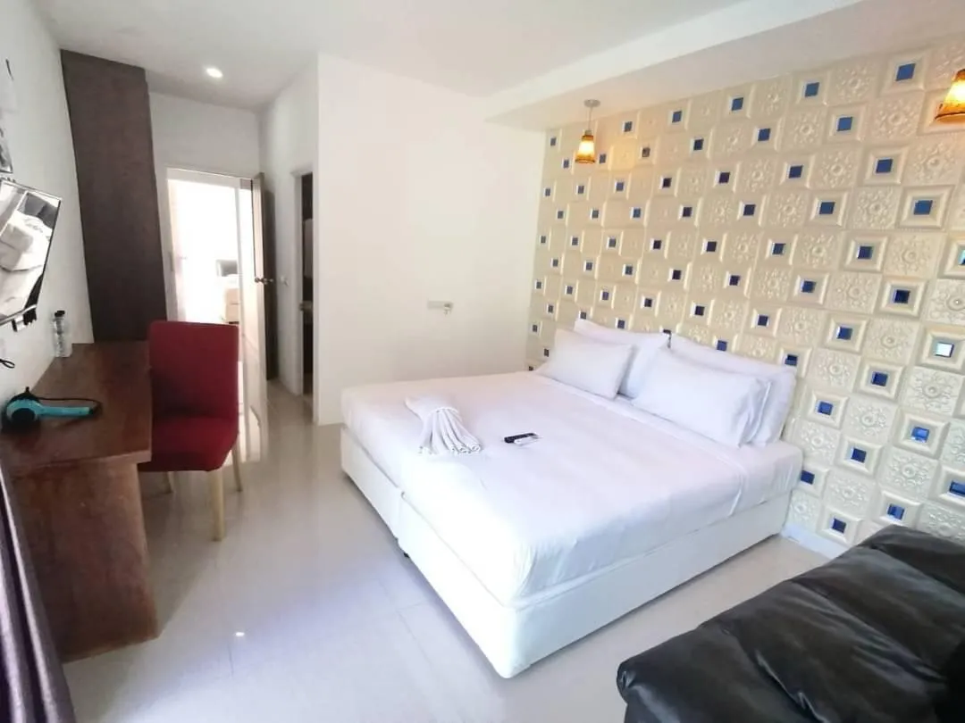 7 Bed 8 Bath Pool Villa In Jomtien photo 25