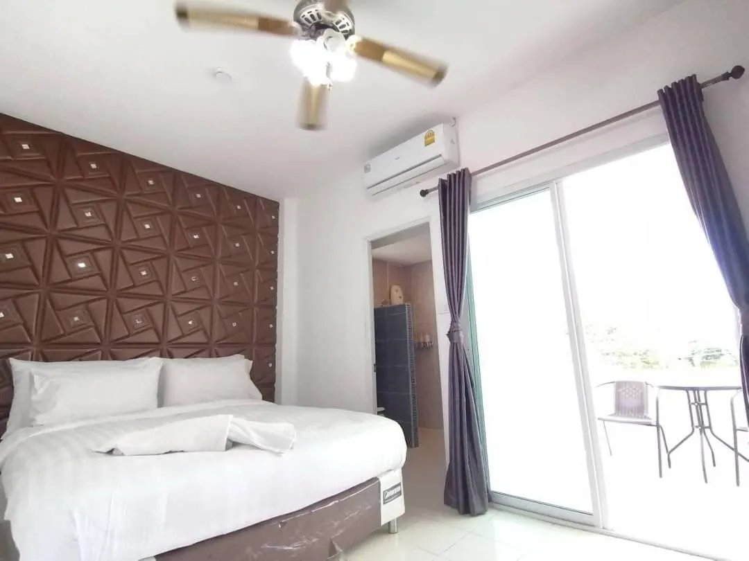 7 Bed 8 Bath Pool Villa In Jomtien photo 27