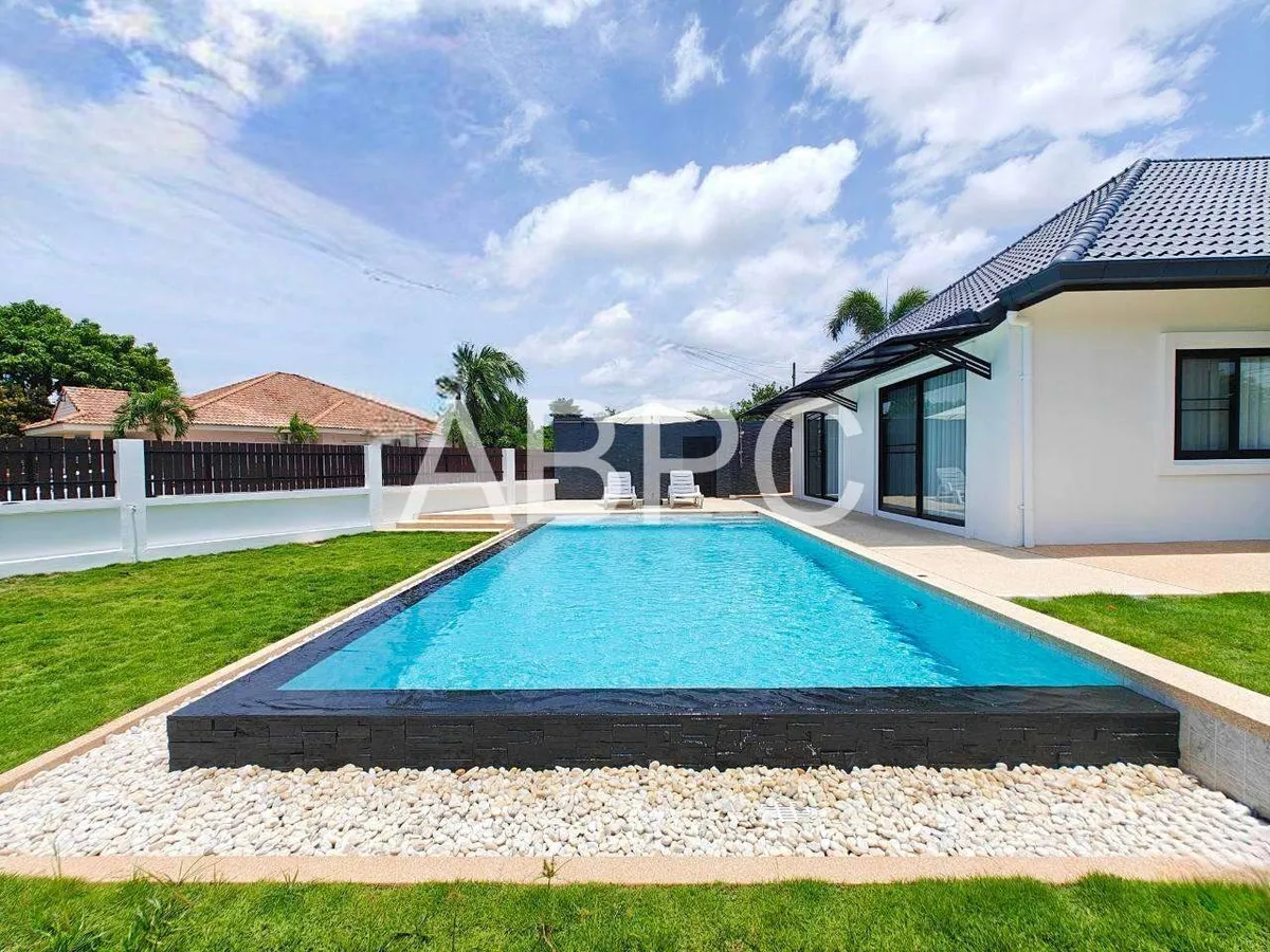 Private 4 bedroom Pool Villa for Sale in secure Village photo 5