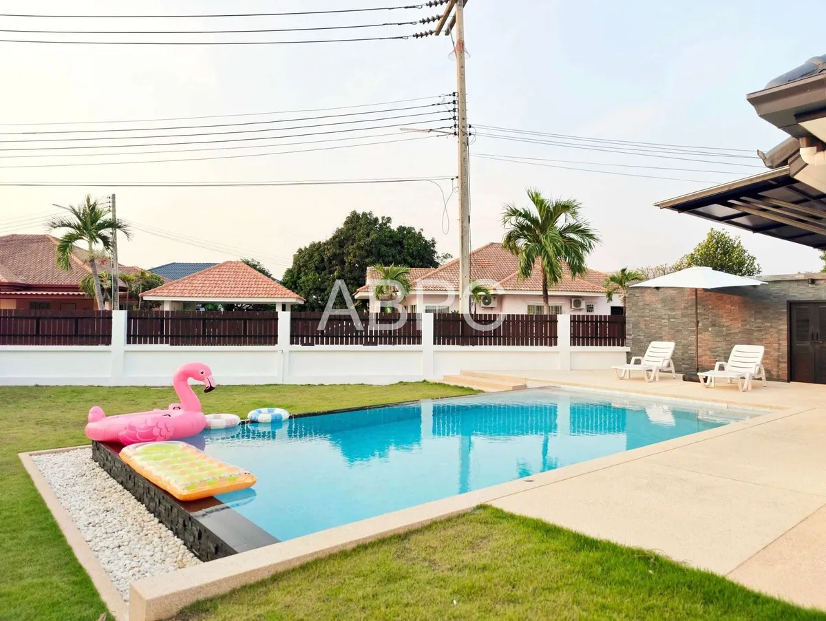 Private 4 bedroom Pool Villa for Sale in secure Village photo 6