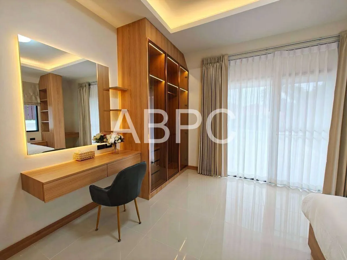 Private 4 bedroom Pool Villa for Sale in secure Village photo 10