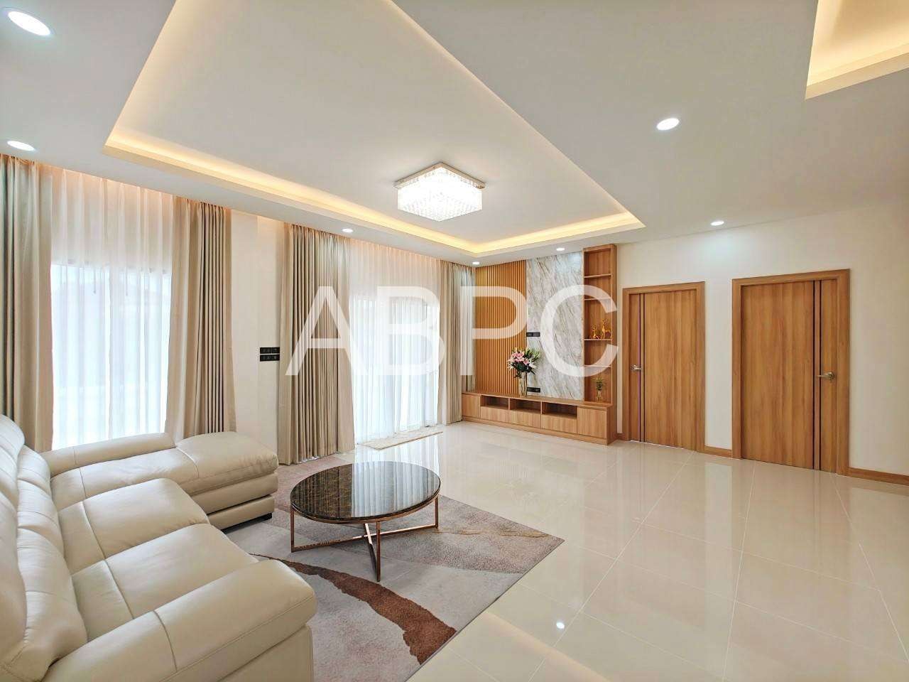 Private 4 bedroom Pool Villa for Sale in secure Village photo 8