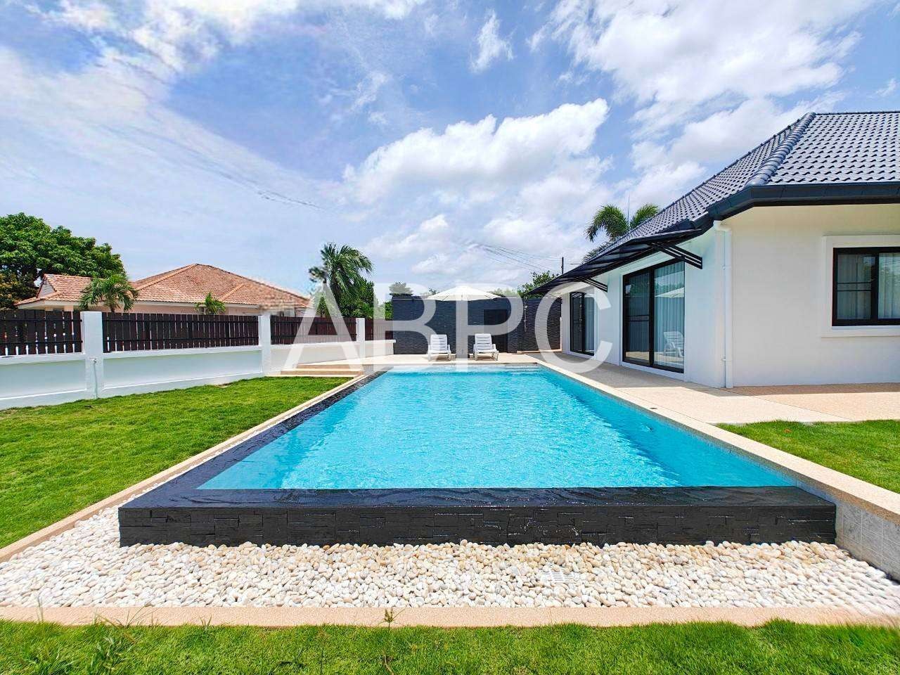 Private 4 bedroom Pool Villa for Sale in secure Village photo 5