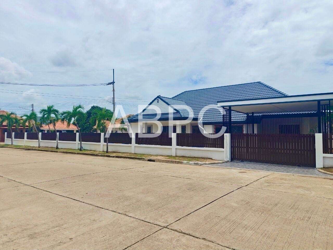 Private 4 bedroom Pool Villa for Sale in secure Village photo 2