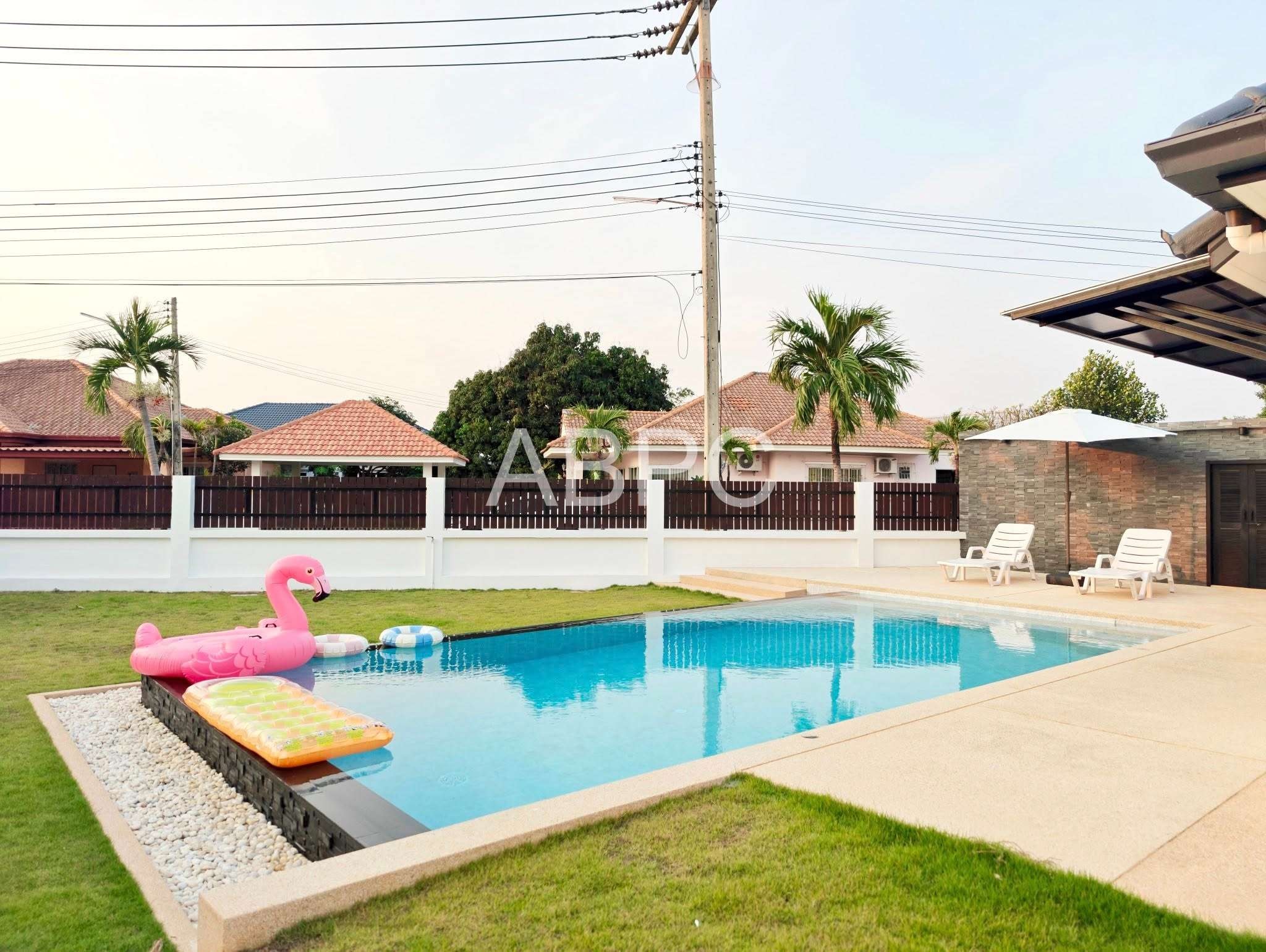 Private 4 bedroom Pool Villa for Sale in secure Village photo 6