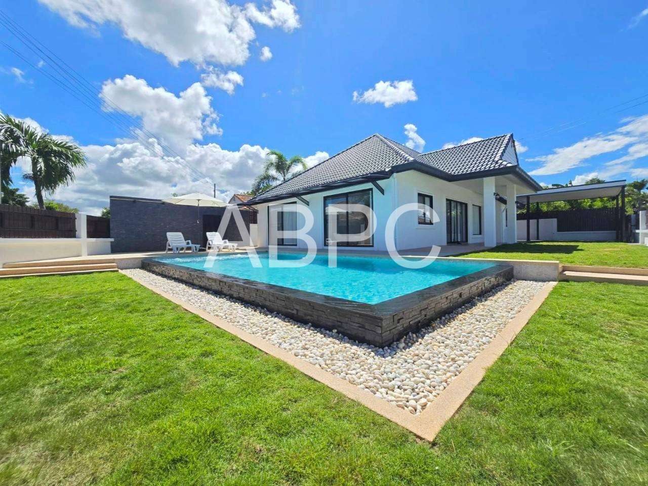 Private 4 bedroom Pool Villa for Sale in secure Village