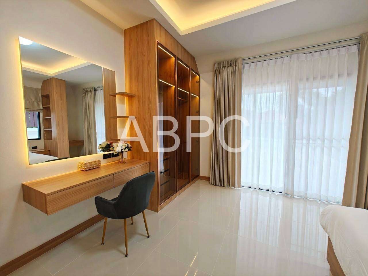Private 4 bedroom Pool Villa for Sale in secure Village photo 10
