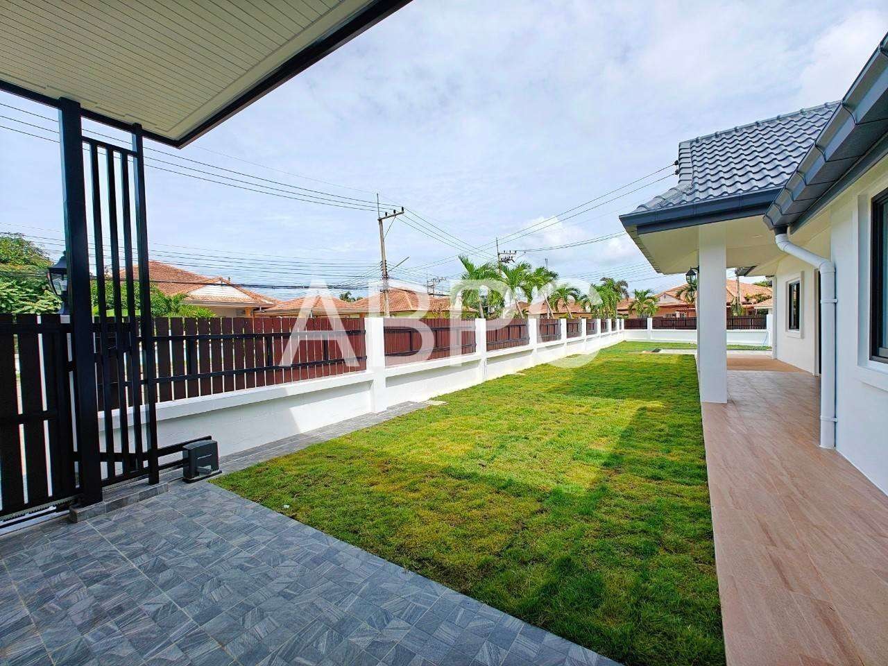 Private 4 bedroom Pool Villa for Sale in secure Village photo 3