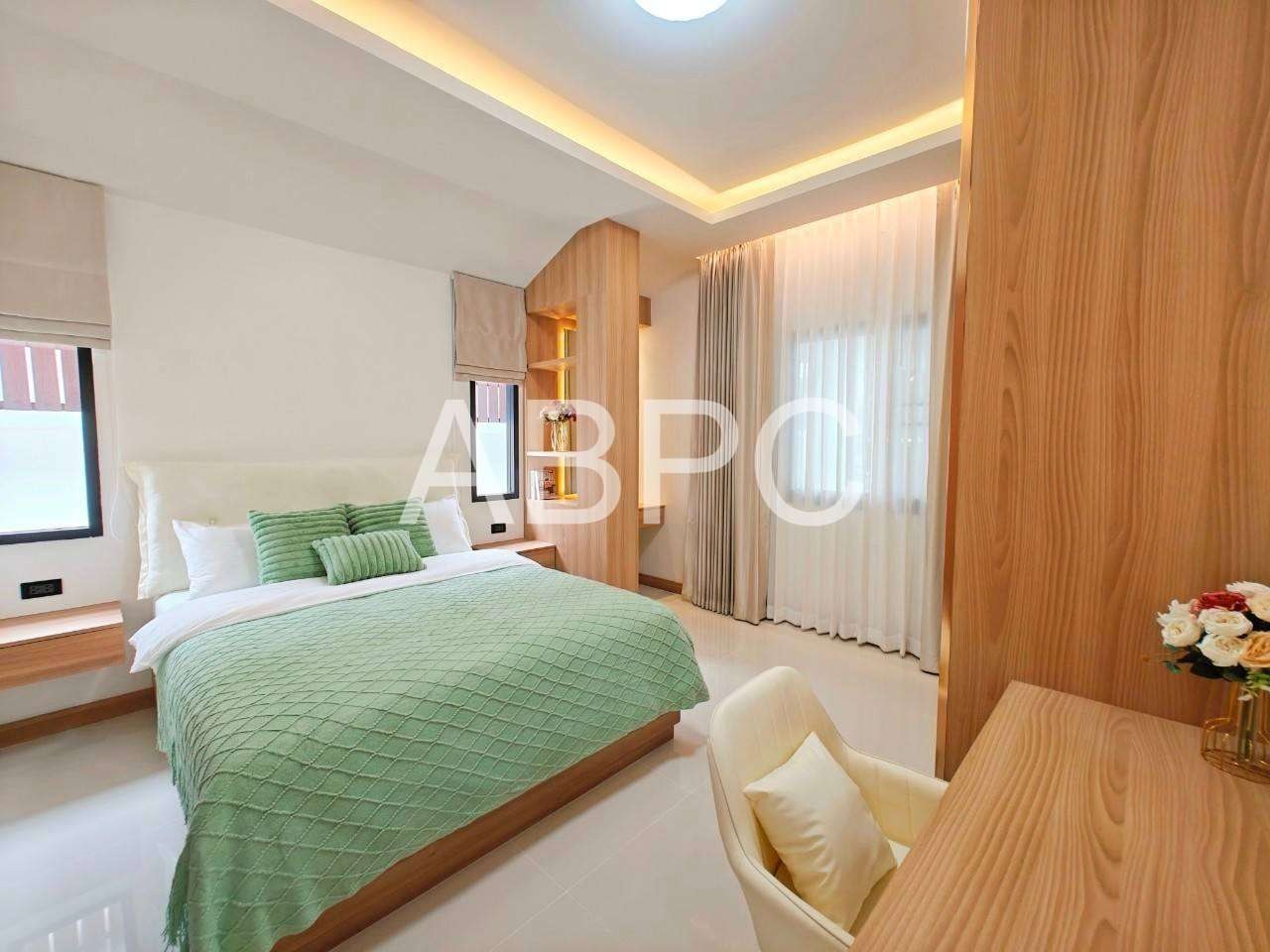 Private 4 bedroom Pool Villa for Sale in secure Village photo 11