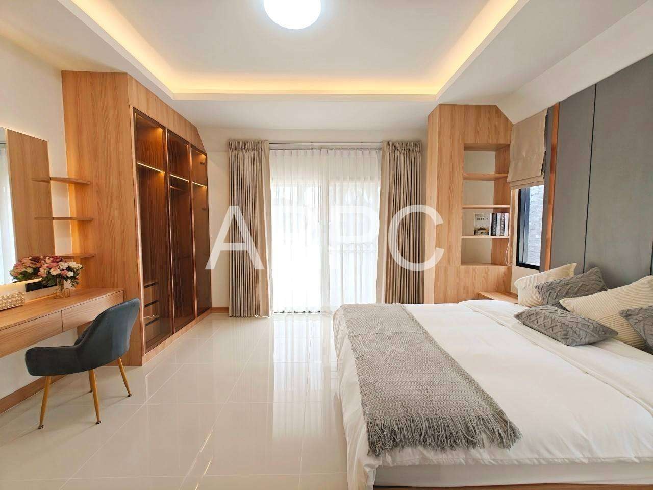 Private 4 bedroom Pool Villa for Sale in secure Village photo 9
