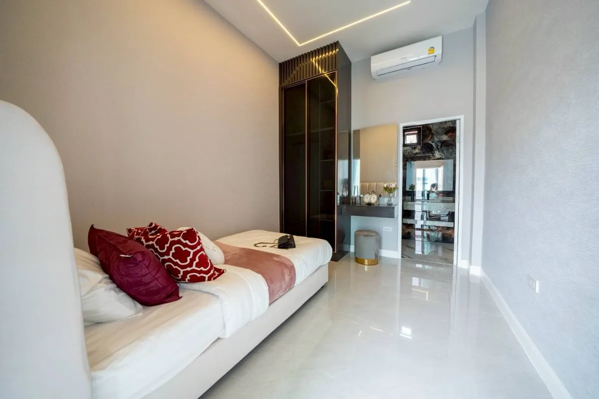 Brand-new 4 bedroom Private Pool House for Sale photo 13