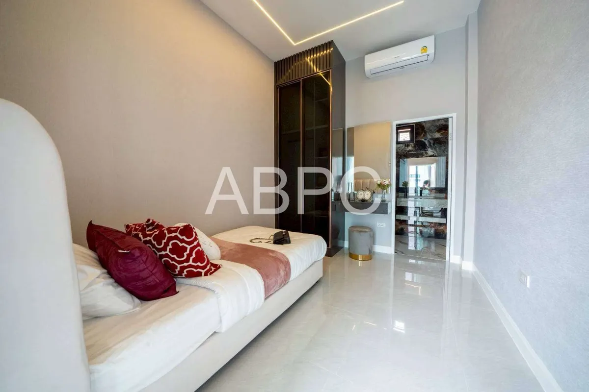 Brand-new 4 bedroom Private Pool House for Sale photo 3