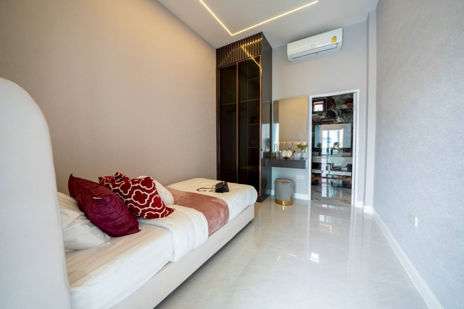 Brand-new 4 bedroom Private Pool House for Sale photo 14