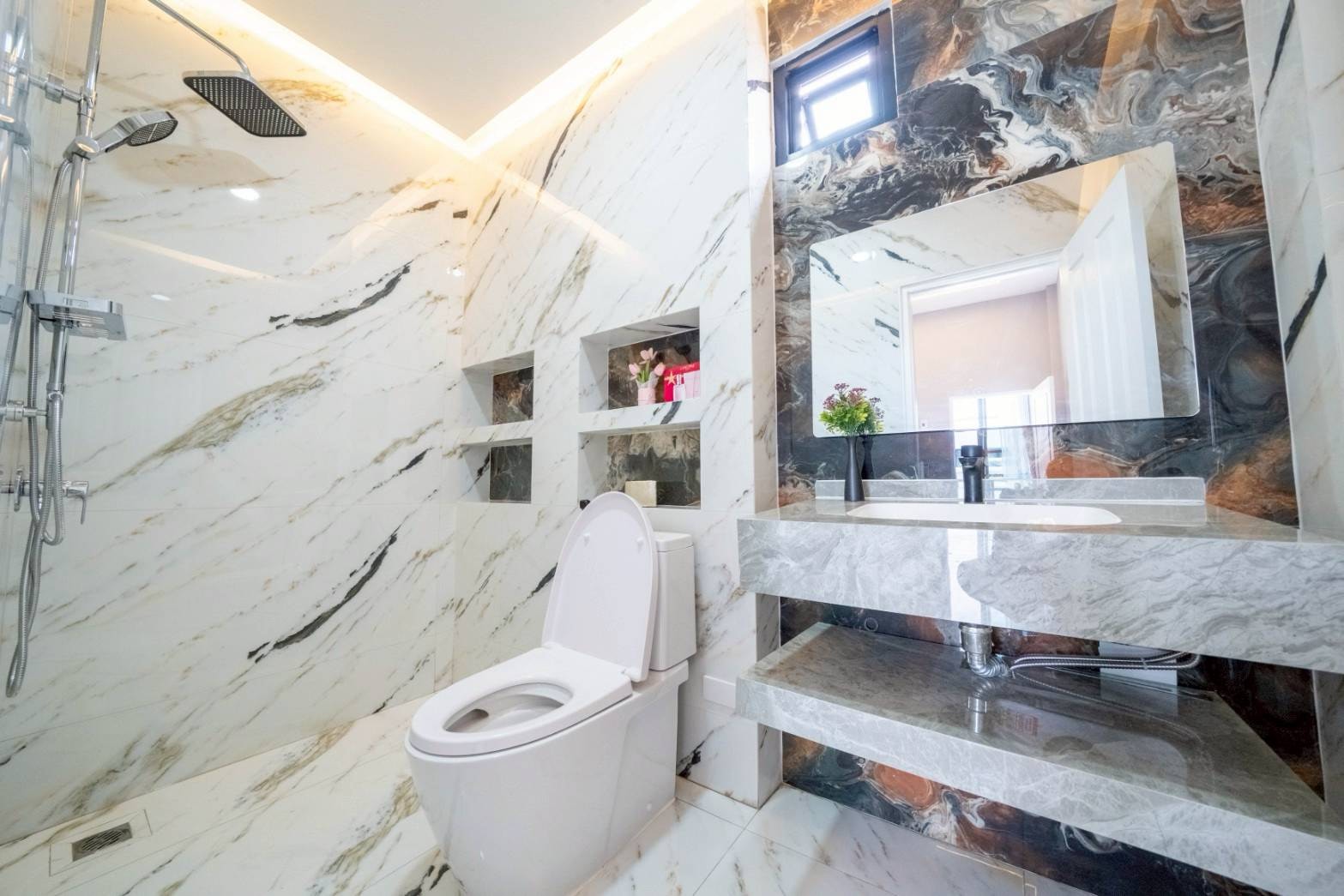 Brand-new 4 bedroom Private Pool House for Sale photo 13