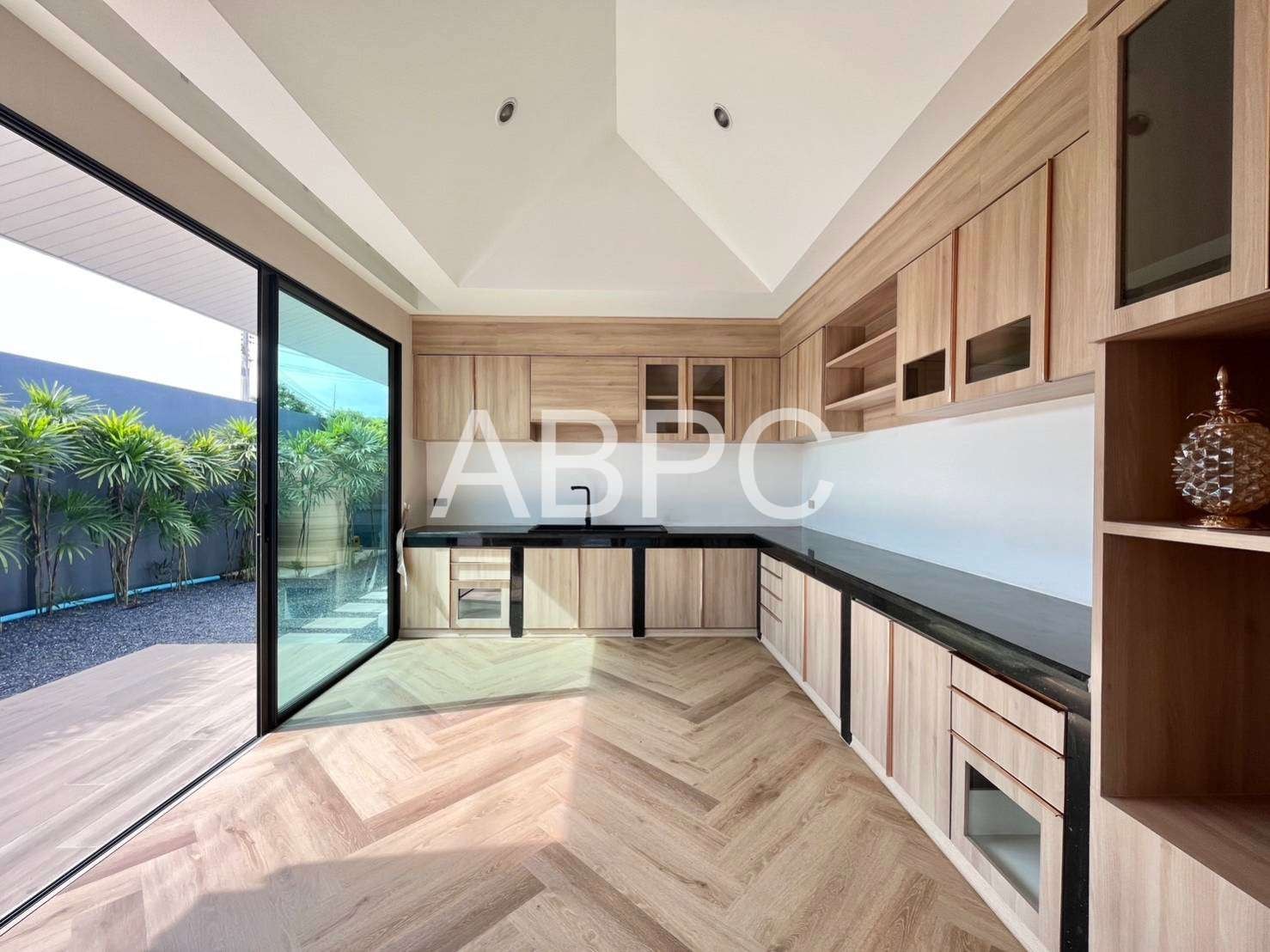 Brandnew Private Pool Villa for Sale photo 5